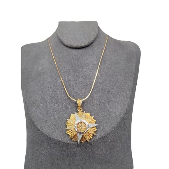 White & Gold Plated Starburst Pendant Necklace 18" Herringbone Chain - Picture 1 of 16